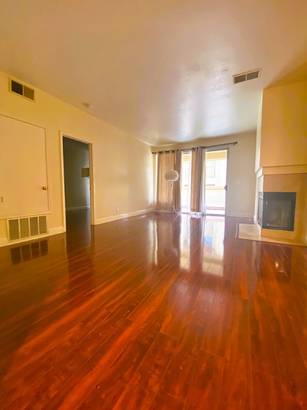 Building Photo - 7705 Chantilly Dr