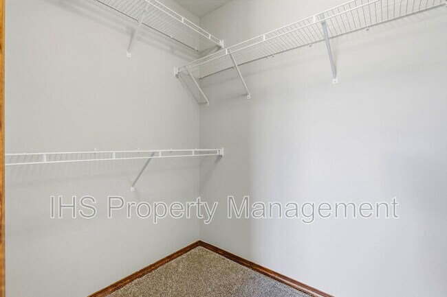 Building Photo - 5520 Leon Ct