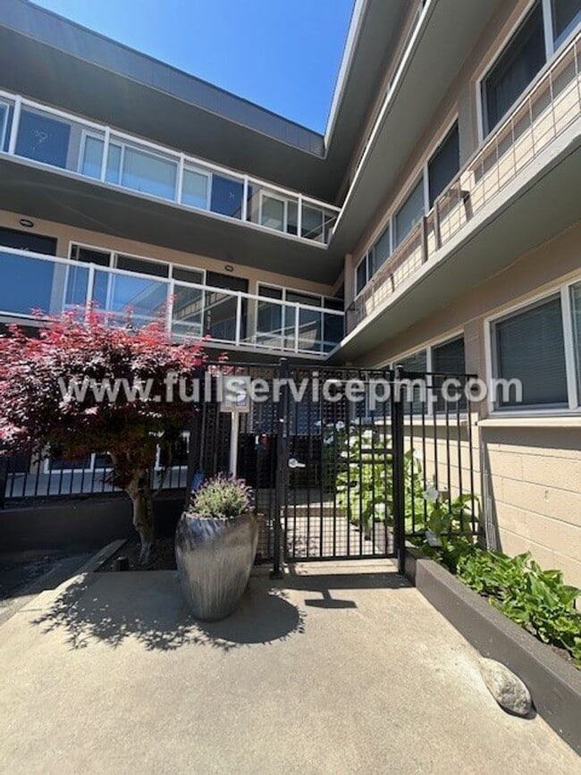 Building Photo - Alki Beach Living! Comfy 1 BD! Puget Sound Views! Super Sunsets!