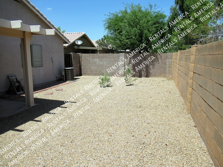 Building Photo - 16557 N 157th Ave