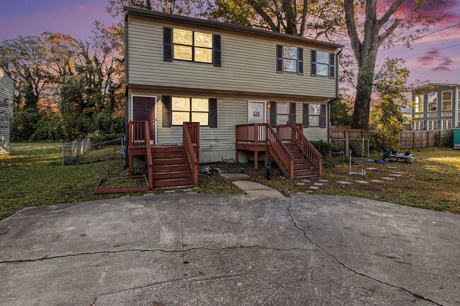 Primary Photo - 3 Bedroom, 2 Bath Duplex on the Beltline