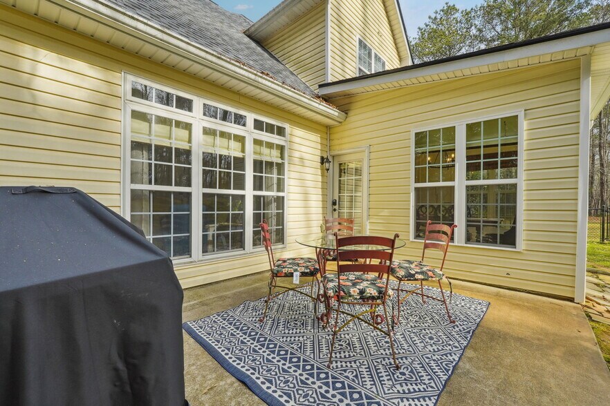 Building Photo - 135 Farr Lake Dr