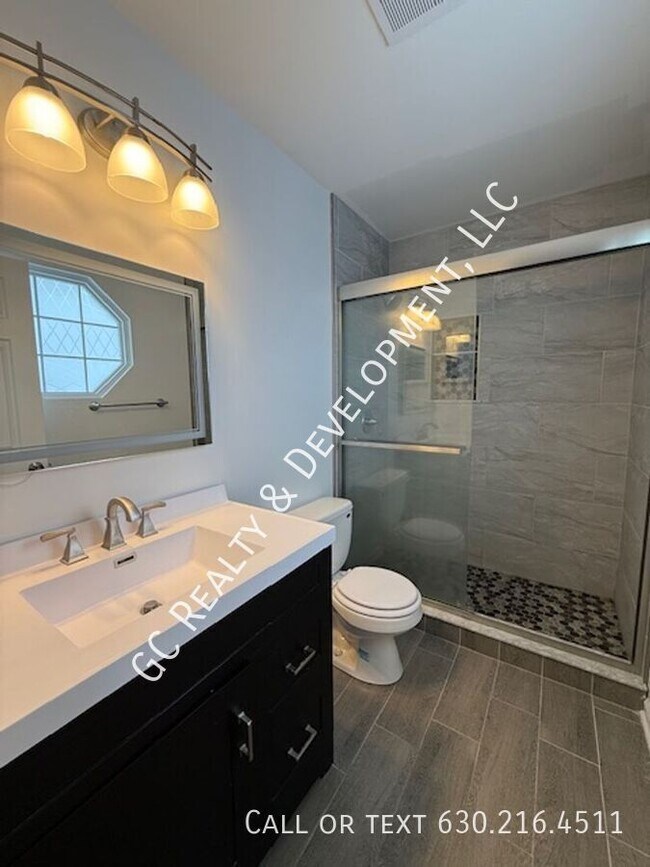 Building Photo - 885 Chelsea Ct