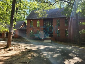 Building Photo - RARE exquisite home on acreage in the heart of West Little Rock!