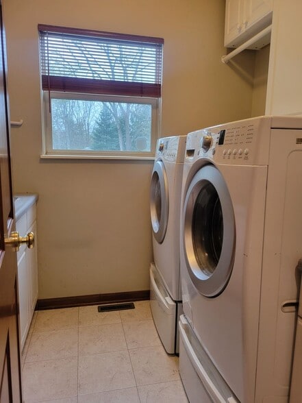 Building Photo - 8162 Chateau Ln