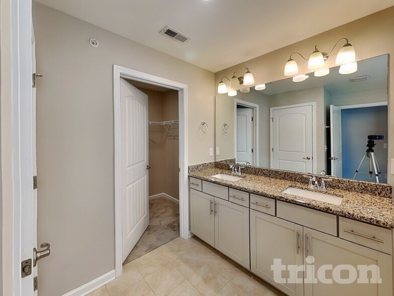 Building Photo - 319 Imperial Ct