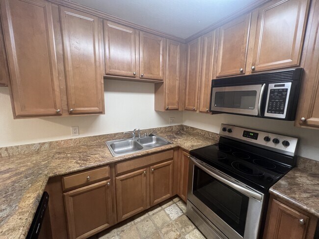 Building Photo - 539 Woodside Oaks