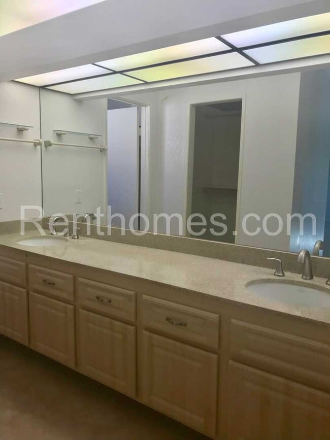 Building Photo - 11245 Forestview Ln