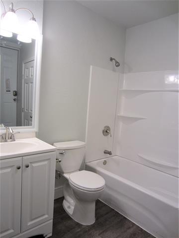Building Photo - 1420 Knight St