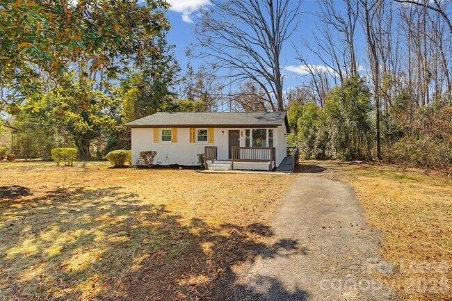 Building Photo - 357 Barnes St