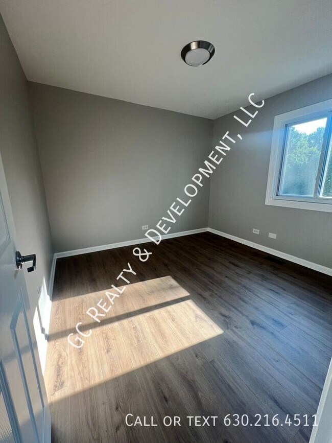 Building Photo - 101 Lilac Ln