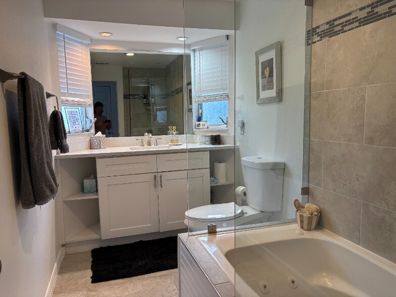 Building Photo - 3441 Fairview Dr