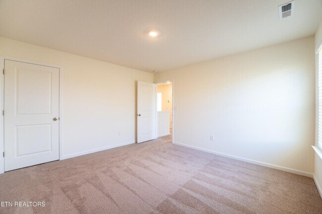 Building Photo - 322 Heritage Crossing Dr