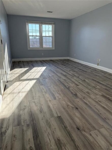 Building Photo - 14 Saratoga Ave