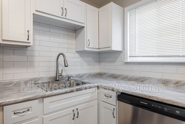 Building Photo - 10 Juno Dr