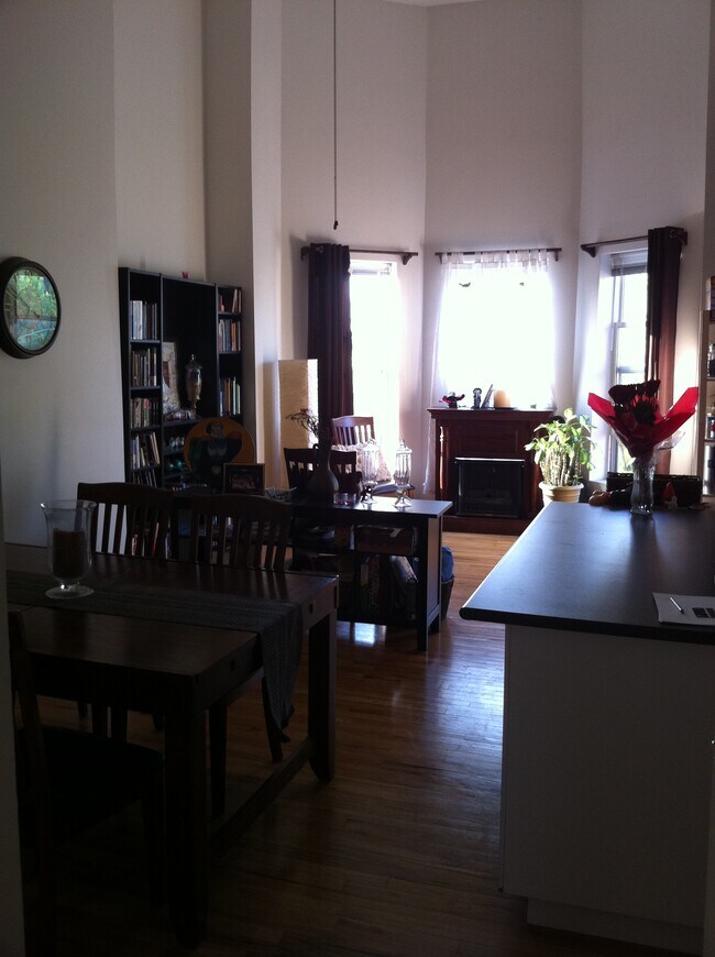 Building Photo - 2259 W Adams St