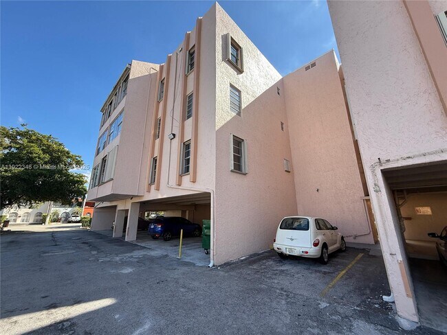 Building Photo - 7355 W 4th Ave