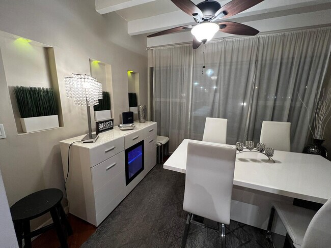 Building Photo - 904 NE 20th Ave