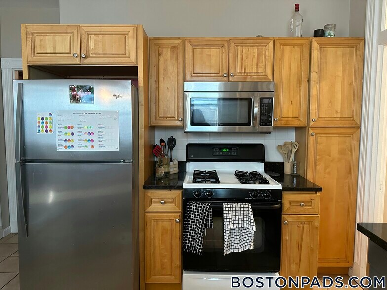 Building Photo - 68 Calumet St