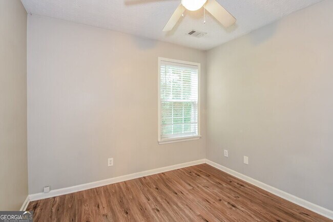 Building Photo - 632 Spanish Oak Dr