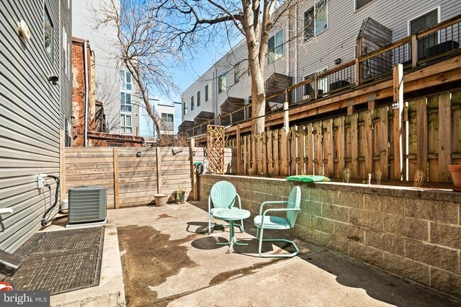 Building Photo - 1227 N Franklin St