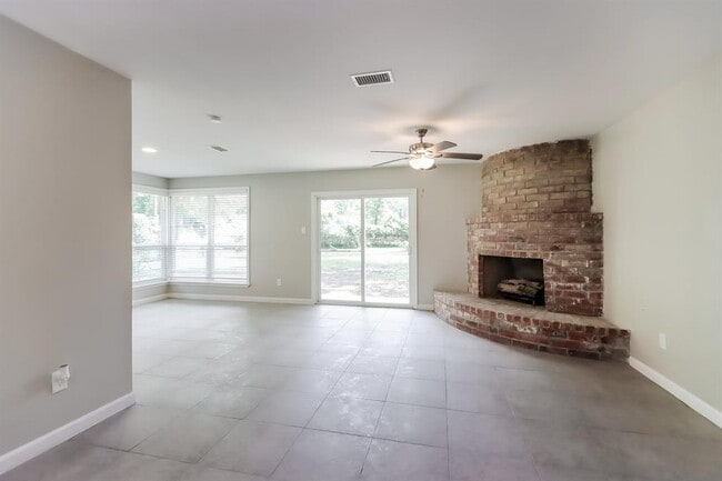 Building Photo - 24518 Pine Canyon Dr