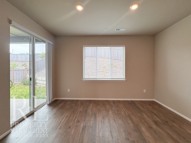 Building Photo - Warm & Inviting 4-Bedroom Home with Vaulted Ceilings, Loft, Fireplace & Fenced Backyard