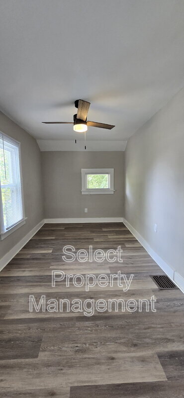 Building Photo - 2240 Nuttman Ave