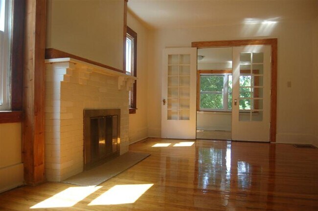 Building Photo - Bright, Spacious Single Family Home Across...