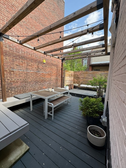 Building Photo - 157 43rd St