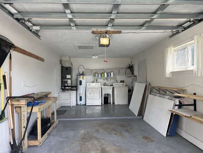 Building Photo - 3033 SW Collings Dr
