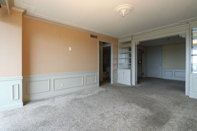 Building Photo - Liberty Towers condo