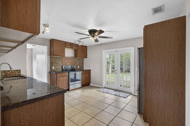 Building Photo - 16932 Okeechobee Blvd