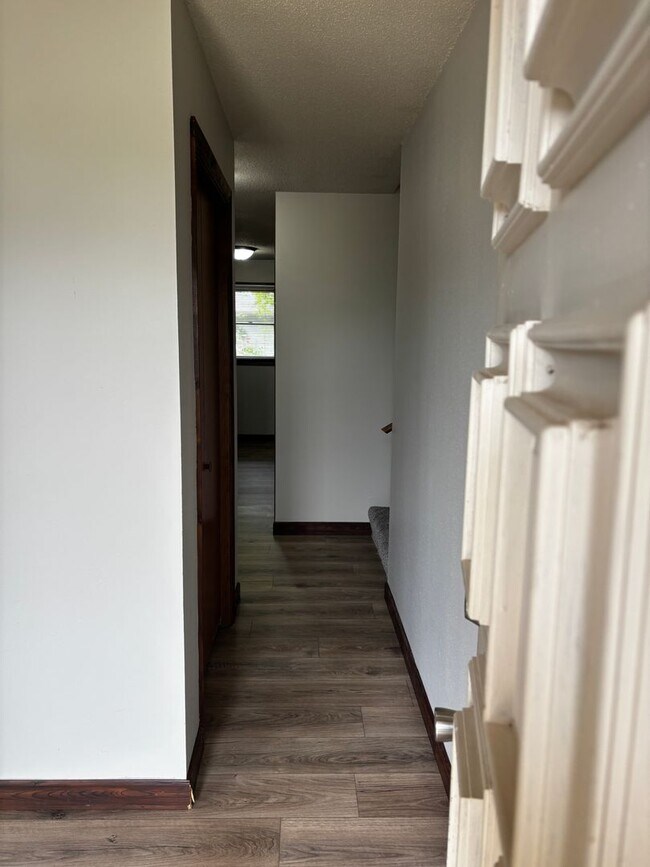 Building Photo - 3 Bedroom 2 Bath Duplex