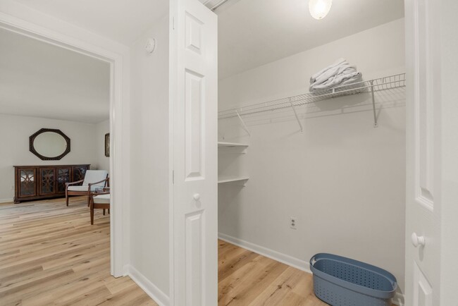 Building Photo - Lake Talquin - LAKEFRONT- Furnished 3 bedr...