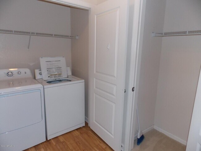 Building Photo - 1001 Monument Rd