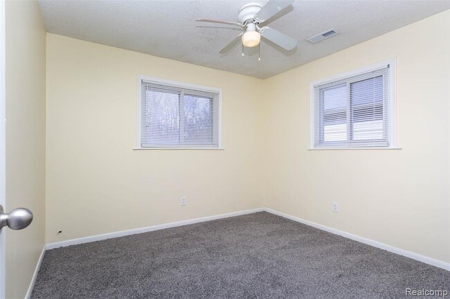 Building Photo - 9712 Cherokee St