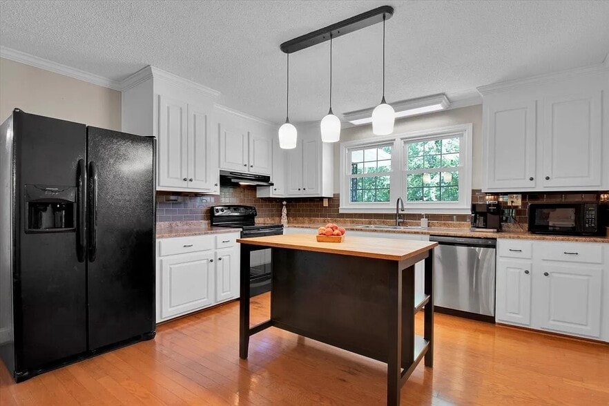 Building Photo - 120 Echo Ln