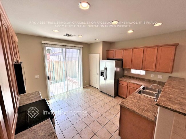 Building Photo - 7132 S 48th Glen