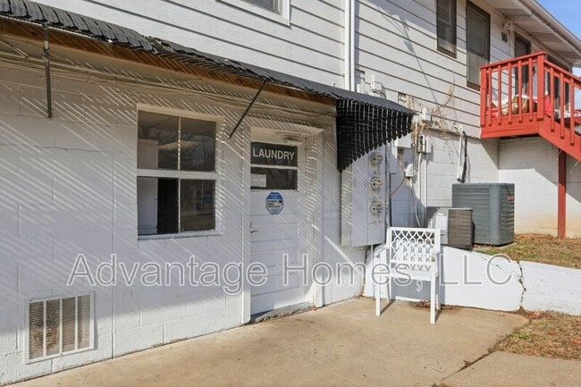 Building Photo - 1007 N Scott Ave