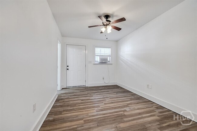 Building Photo - 512 E Liberty