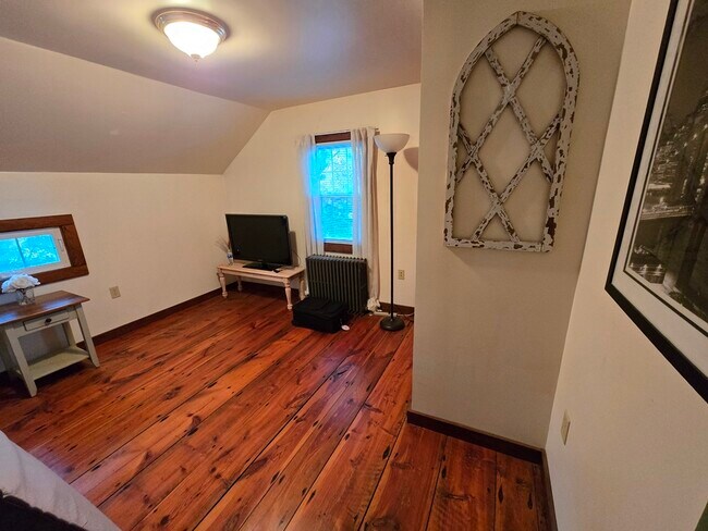 Building Photo - 826 Hurd Rd