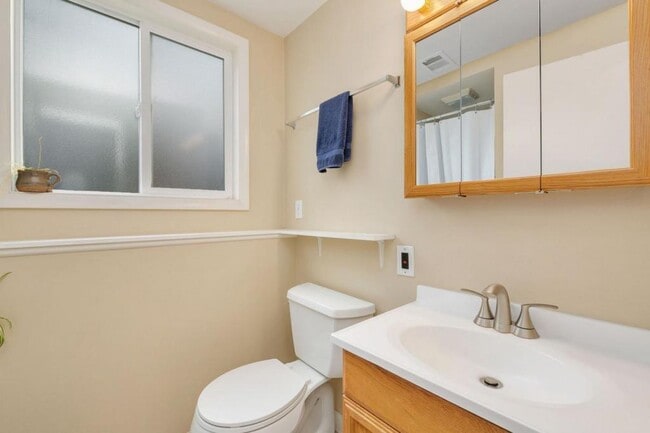 Building Photo - 309 Mae St