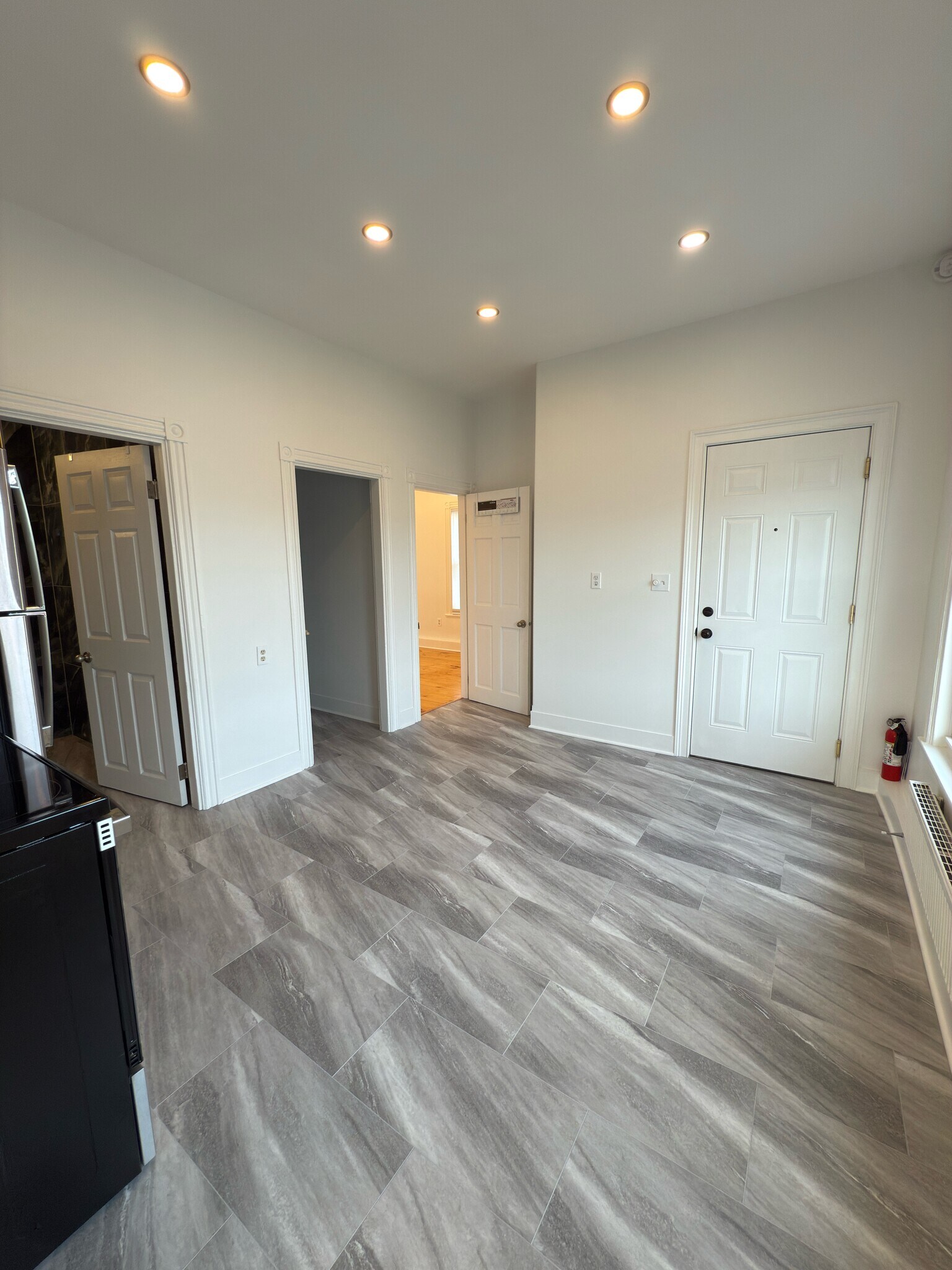 Building Photo - 1060 Forest Ave