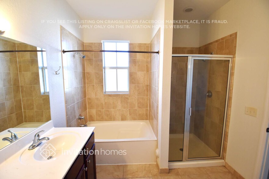 Building Photo - 20769 NE 10th Ct