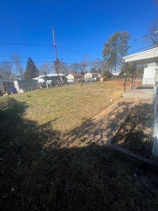 Building Photo - Newly Remodeled 2/1 Single Family House in Spartanburg!!