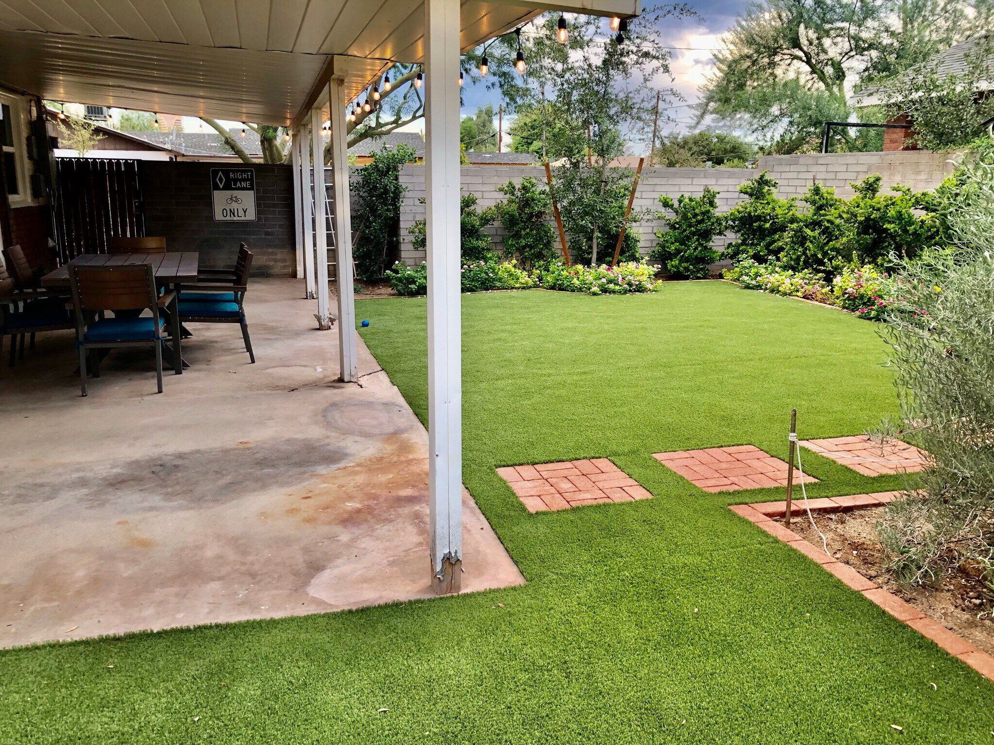 Building Photo - 1102 E Palm Lane