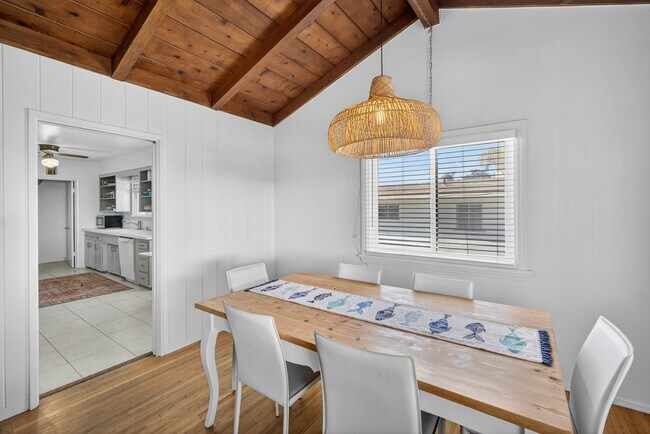 Building Photo - 237 Avenida Montalvo