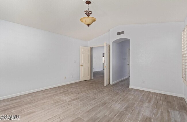 Building Photo - 4758 E Villa Maria Dr