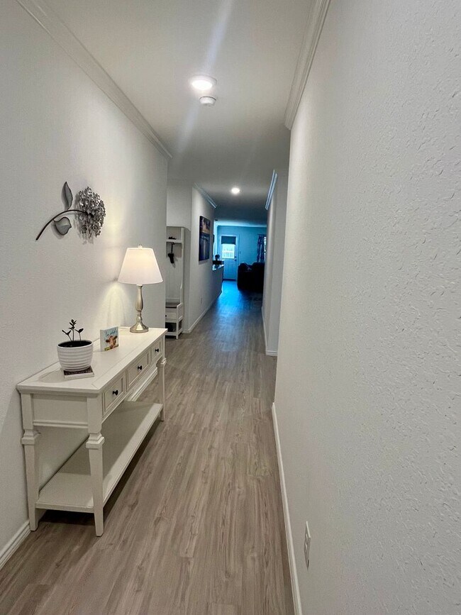 Building Photo - Fabulous 4/2 First Time Rental ~ Shows Like New ~ Must See!